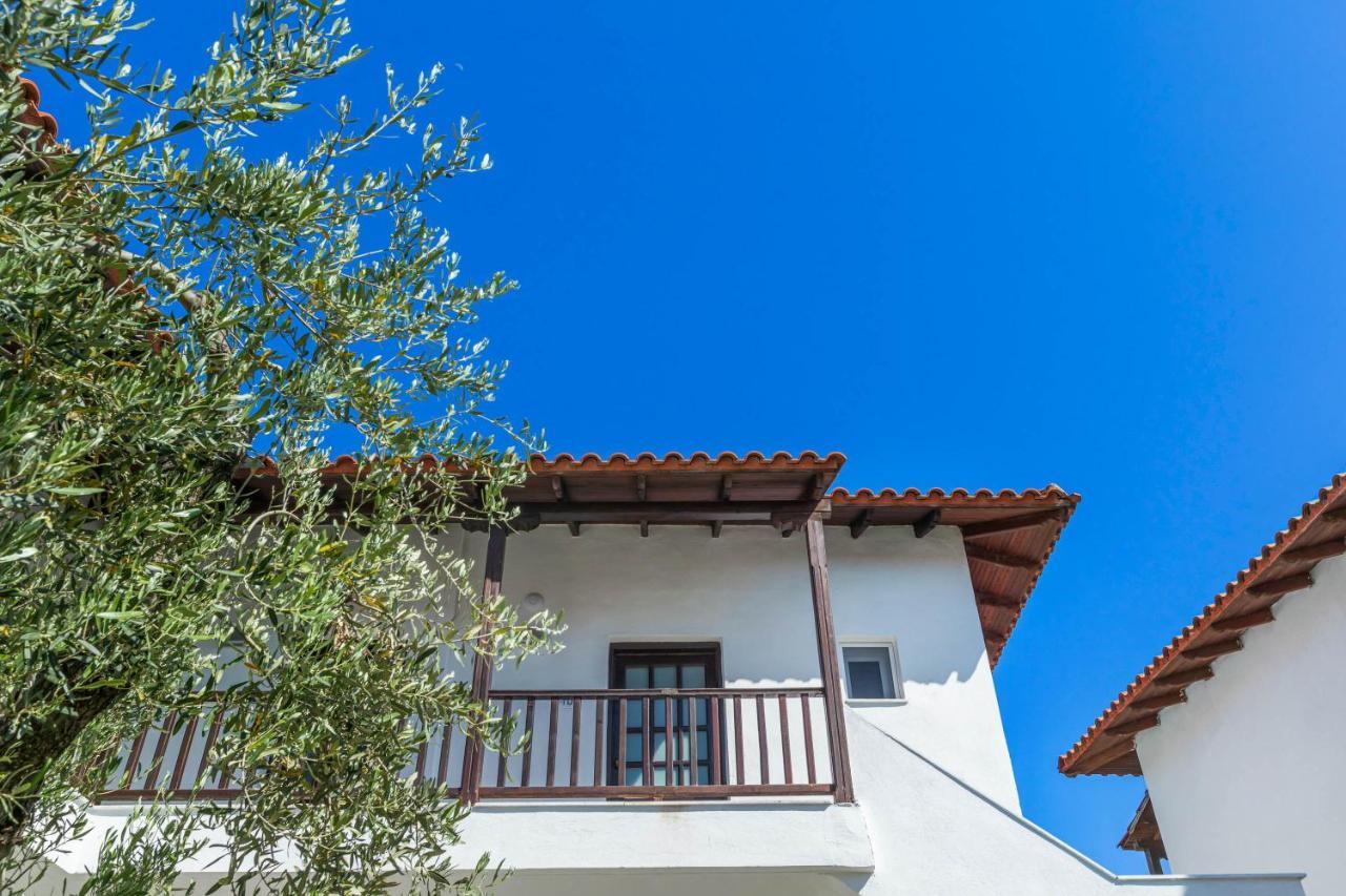 Eleon Suites Áfitos Exterior foto